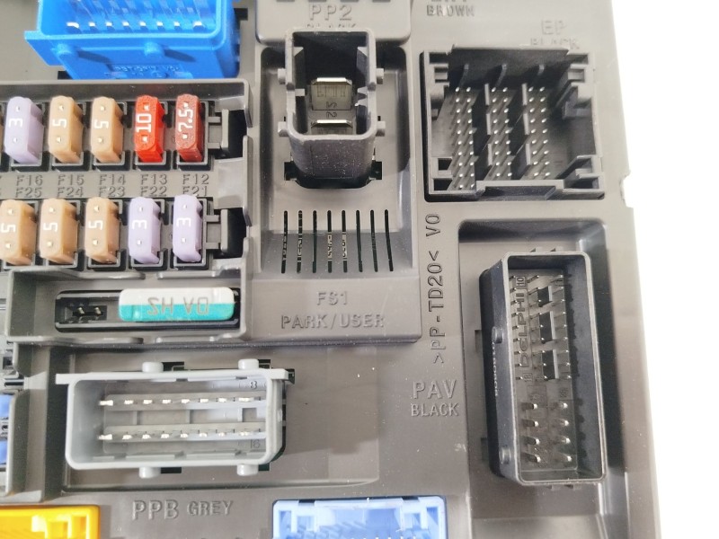 Recambio de caja reles / fusibles para peugeot 308 referencia OEM IAM 9819851480  