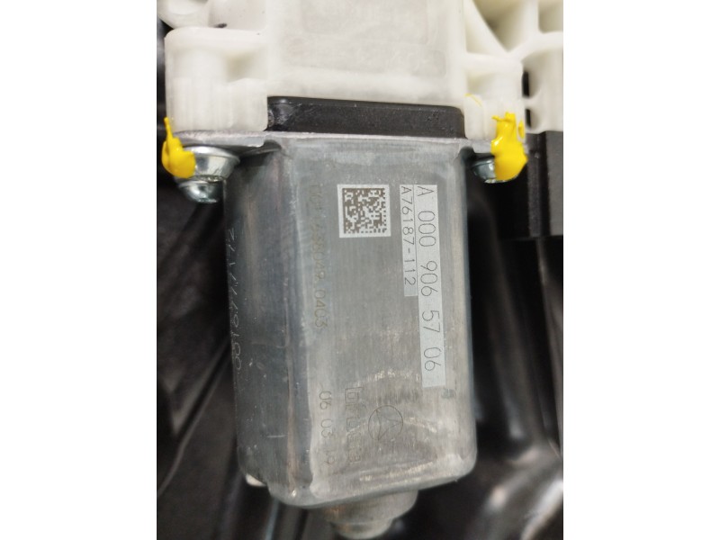 Recambio de elevalunas delantero derecho para mercedes-benz clase b (w247) 247 referencia OEM IAM A0009065706 A1775409410 A24782