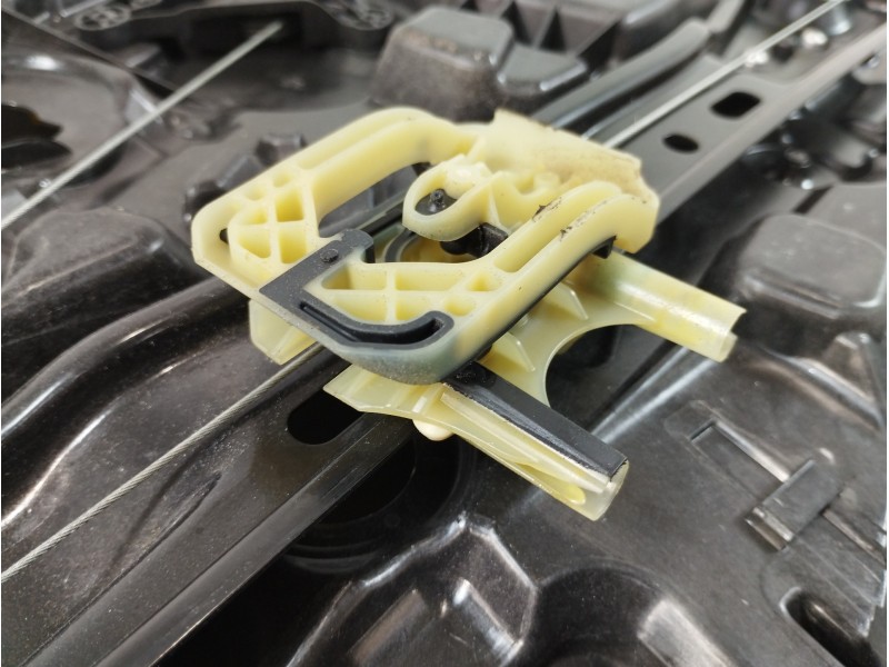 Recambio de elevalunas delantero derecho para mercedes-benz clase b (w247) 247 referencia OEM IAM A0009065706 A1775409410 A24782