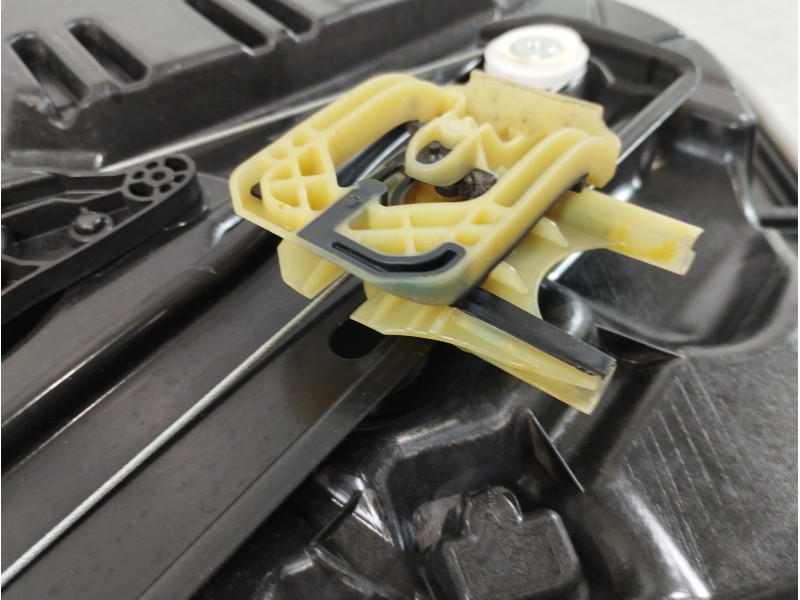 Recambio de elevalunas trasero derecho para mercedes-benz clase b (w247) 247 referencia OEM IAM A0997302801 A0009060908 A1775400