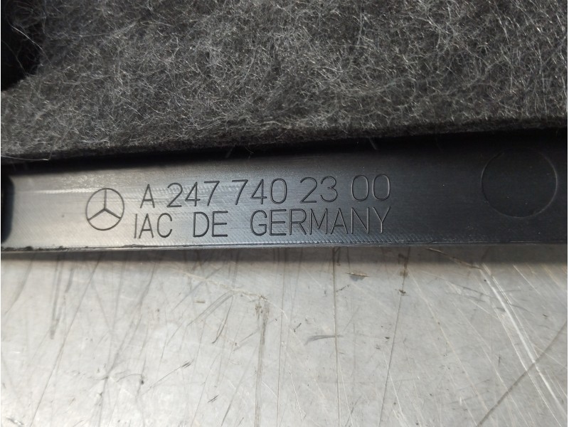 Recambio de molduras traseras para mercedes-benz clase b (w247) 247 referencia OEM IAM A2477402300  