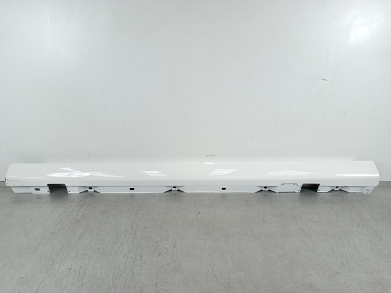 Recambio de faldon lateral para mercedes-benz clase b (w247) 247 referencia OEM IAM A1776908600  