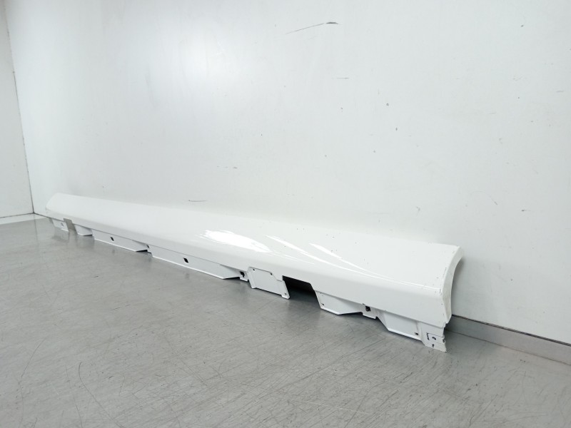 Recambio de faldon lateral para mercedes-benz clase b (w247) 247 referencia OEM IAM A1776908600  