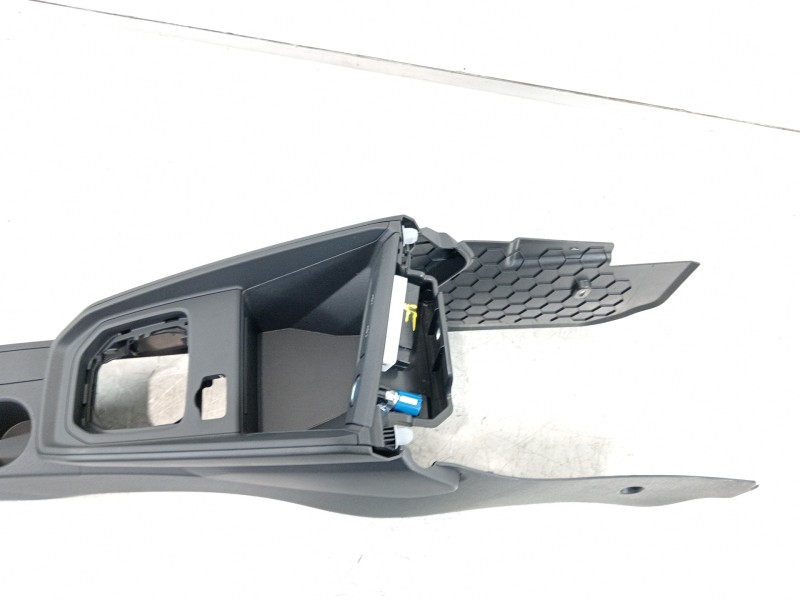 Recambio de consola central para audi a1 sportback (gba) 25 tfsi básico referencia OEM IAM 82B863243  