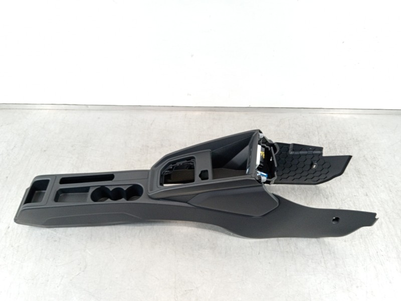 Recambio de consola central para audi a1 sportback (gba) 25 tfsi básico referencia OEM IAM 82B863243  