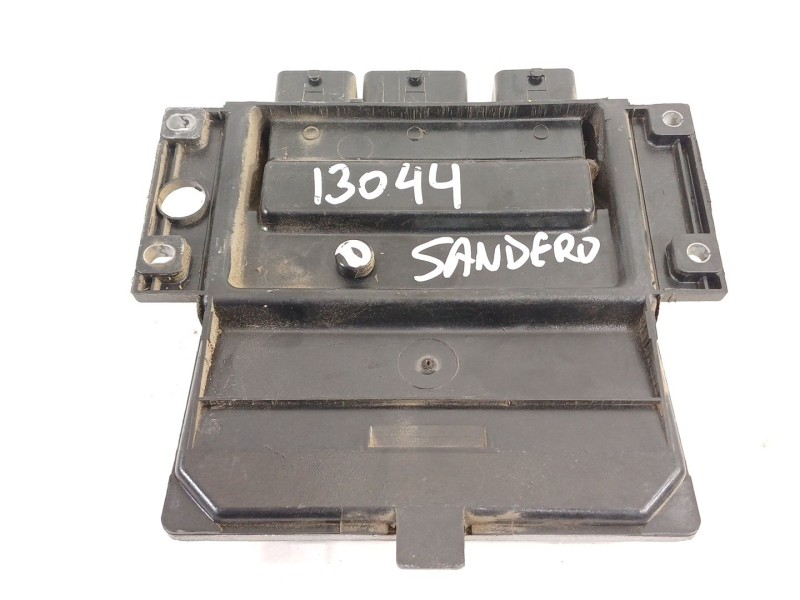 Recambio de centralita motor uce para dacia sandero ambiance referencia OEM IAM 8201002106  8201023847