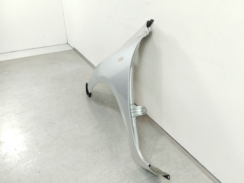 Recambio de aleta delantera izquierda para toyota corolla (e15) high referencia OEM IAM   