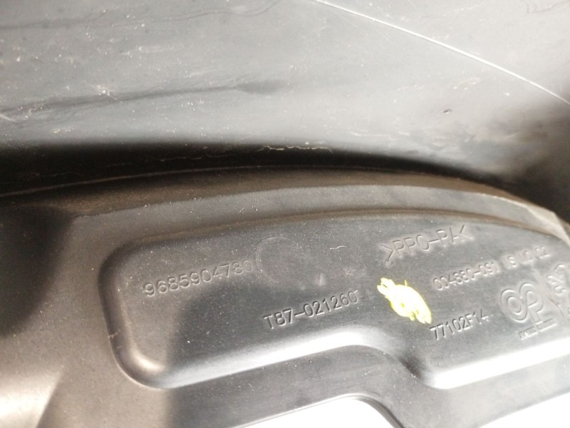 Recambio de aleta delantera derecha para peugeot 5008 sport pack referencia OEM IAM 9685904780  