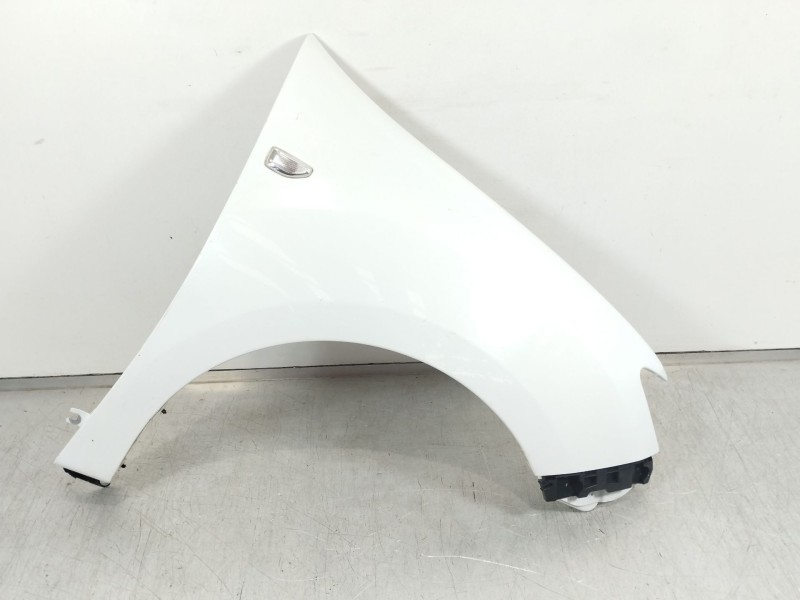 Recambio de aleta delantera derecha para dacia logan ii essential referencia OEM IAM 631002288R  