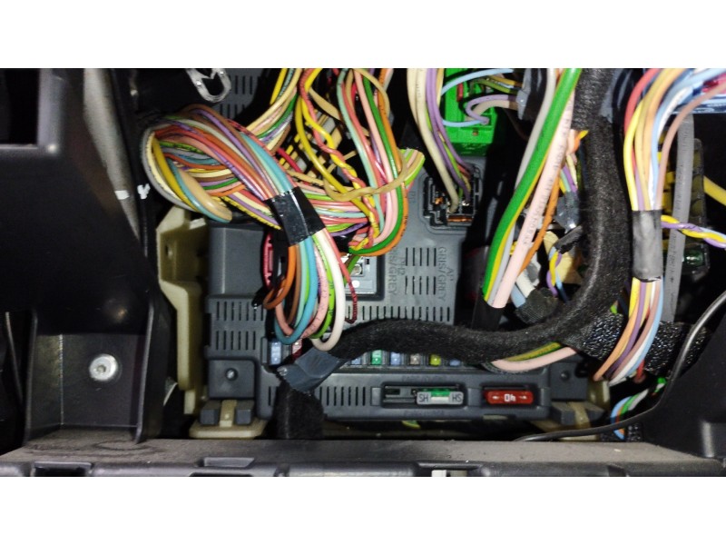 Recambio de caja reles / fusibles para peugeot 308 gt referencia OEM IAM 9663798180  