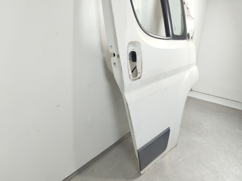 Recambio de puerta delantera derecha para peugeot boxer autobús 2.2 hdi 120 referencia OEM IAM   