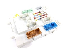 Recambio de caja reles / fusibles para volvo v40 cross country plus referencia OEM IAM 31394963  8624178694