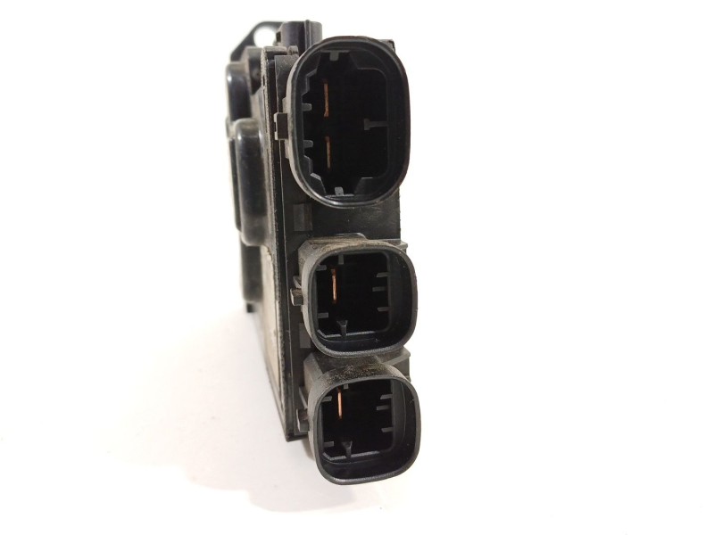 Recambio de caja reles / fusibles para renault megane iii berlina 5 p dynamique referencia OEM IAM 243800010R  