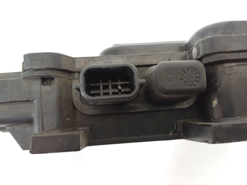 Recambio de caja reles / fusibles para renault megane iii berlina 5 p dynamique referencia OEM IAM 243800010R  