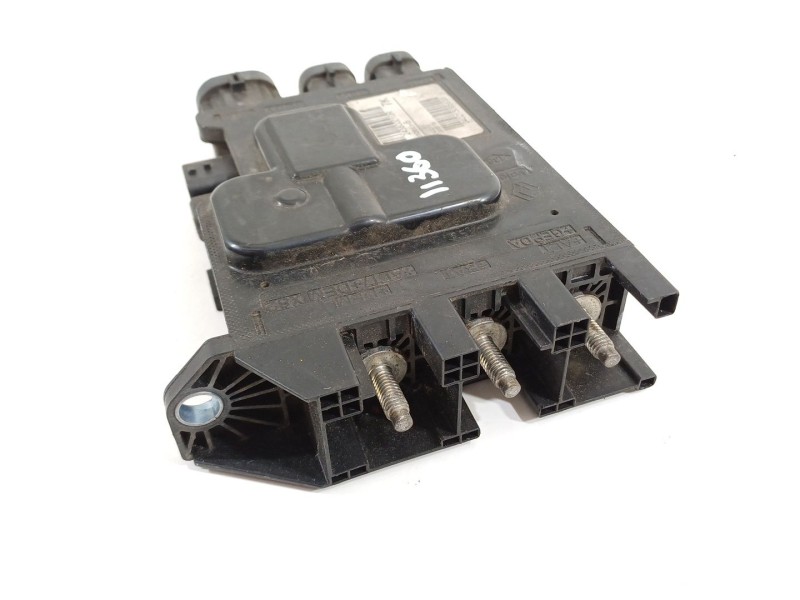 Recambio de caja reles / fusibles para renault megane iii berlina 5 p dynamique referencia OEM IAM 243800010R  