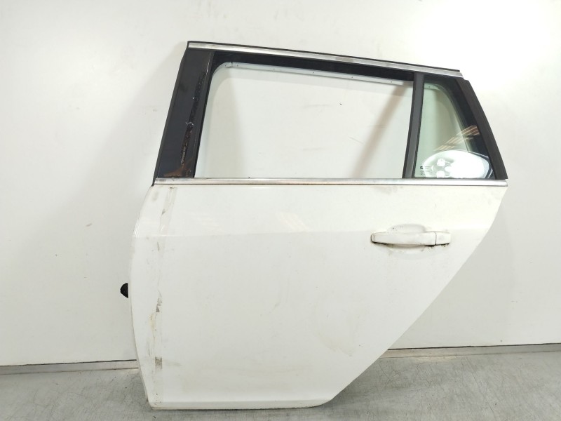 Recambio de puerta trasera izquierda para opel insignia sports tourer 2.0 16v cdti referencia OEM IAM   