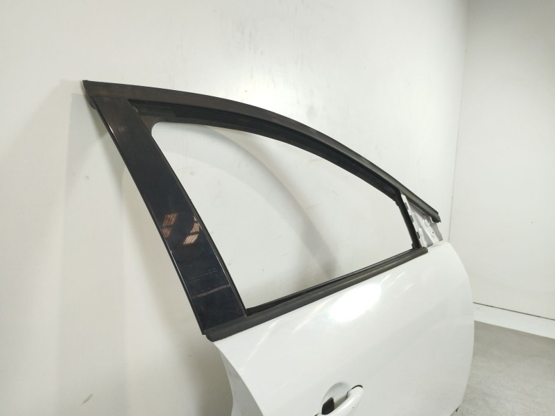 Recambio de puerta delantera derecha para renault megane iii berlina 5 p dynamique referencia OEM IAM   