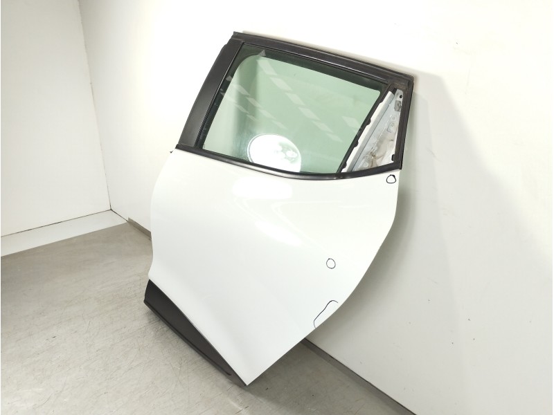 Recambio de puerta trasera izquierda para renault clio iv business referencia OEM IAM 821130034R  