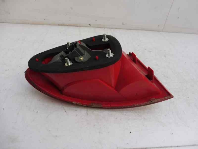 Recambio de piloto trasero derecho para alfa romeo 147 (190) 1.9 jtd 120 collezione referencia OEM IAM 46556347  
