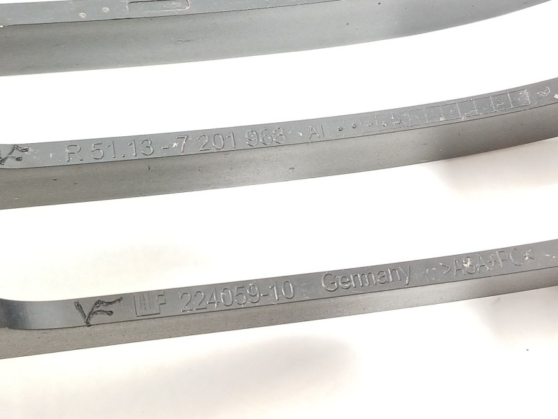 Recambio de rejilla delantera para bmw serie 3 berlina (e90) 320i referencia OEM IAM 51137201968  224059