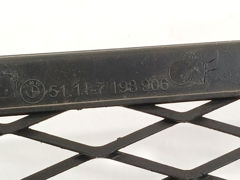 Recambio de rejilla paragolpes central para bmw serie 3 berlina (e90) 320i referencia OEM IAM 51117198906  15857711