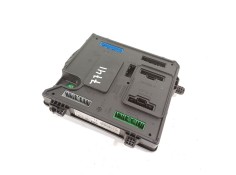 Recambio de caja reles / fusibles para renault megane iii berlina 5 p dynamique referencia OEM IAM 284B12041R  