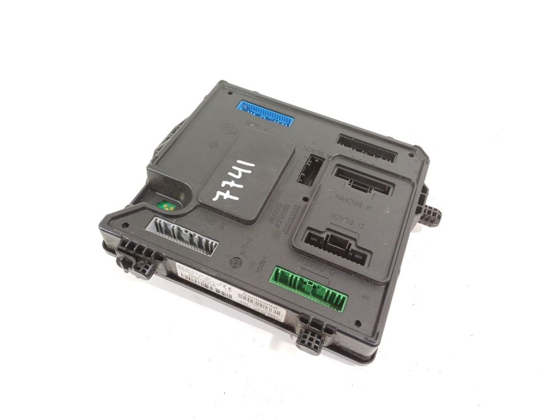 Recambio de caja reles / fusibles para renault megane iii berlina 5 p dynamique referencia OEM IAM 284B12041R  