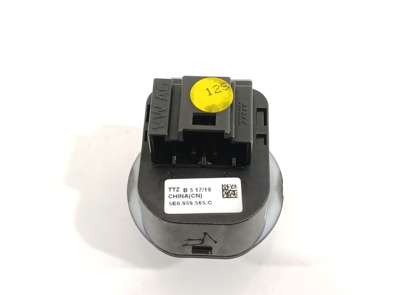 Recambio de mando retrovisor para skoda octavia lim. (5e3) l&k referencia OEM IAM 5E0959565C  