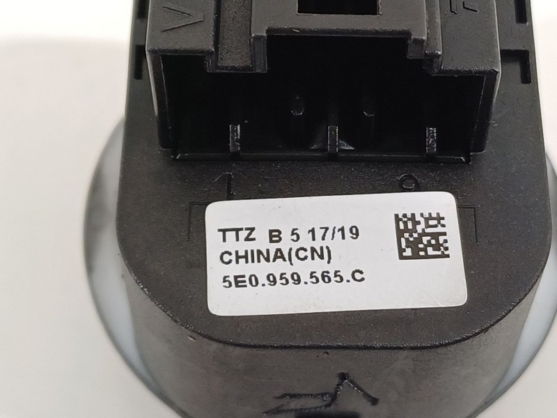 Recambio de mando retrovisor para skoda octavia lim. (5e3) l&k referencia OEM IAM 5E0959565C  