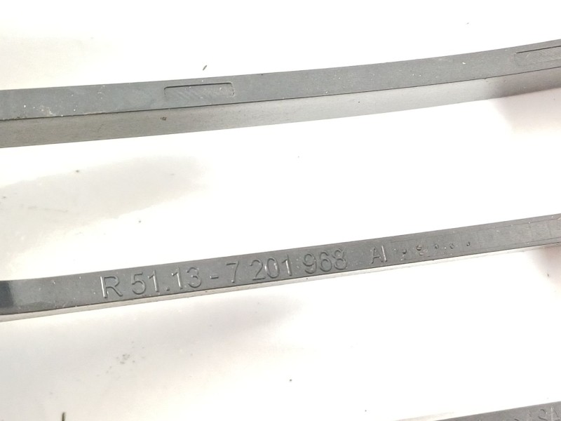 Recambio de rejilla delantera para bmw serie 3 berlina (e90) 320d referencia OEM IAM 51137201968  