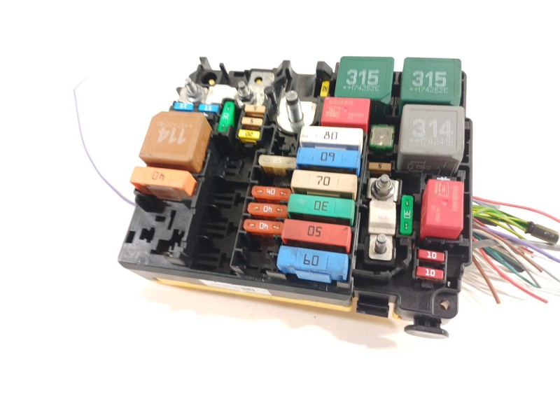 Recambio de caja reles / fusibles para citroën c3 elle referencia OEM IAM 9804846880  BFRM2010ECOV03