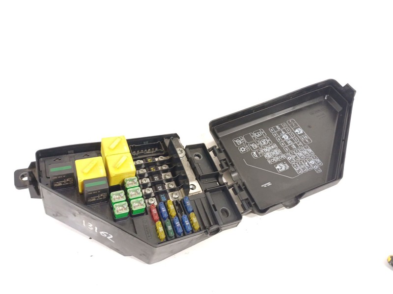 Recambio de caja reles / fusibles para land rover freelander baikal familiar referencia OEM IAM YQE500330  082928062106