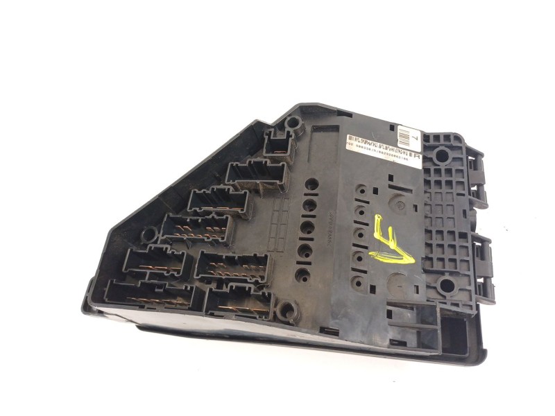 Recambio de caja reles / fusibles para land rover freelander baikal familiar referencia OEM IAM YQE500330  082928062106