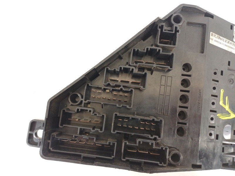 Recambio de caja reles / fusibles para land rover freelander baikal familiar referencia OEM IAM YQE500330  082928062106