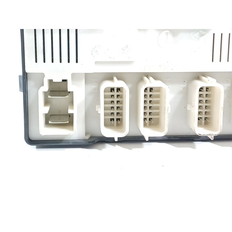 Recambio de caja reles / fusibles para renault megane iii sport tourer dynamique referencia OEM IAM 284B60008R 519339311 USMBD95