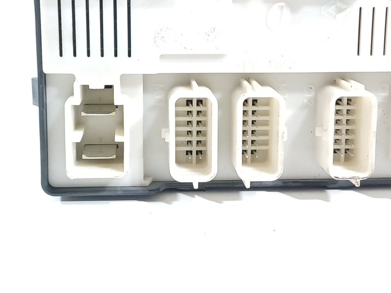 Recambio de caja reles / fusibles para renault megane iii sport tourer dynamique referencia OEM IAM 284B60008R 519339311 USMBD95