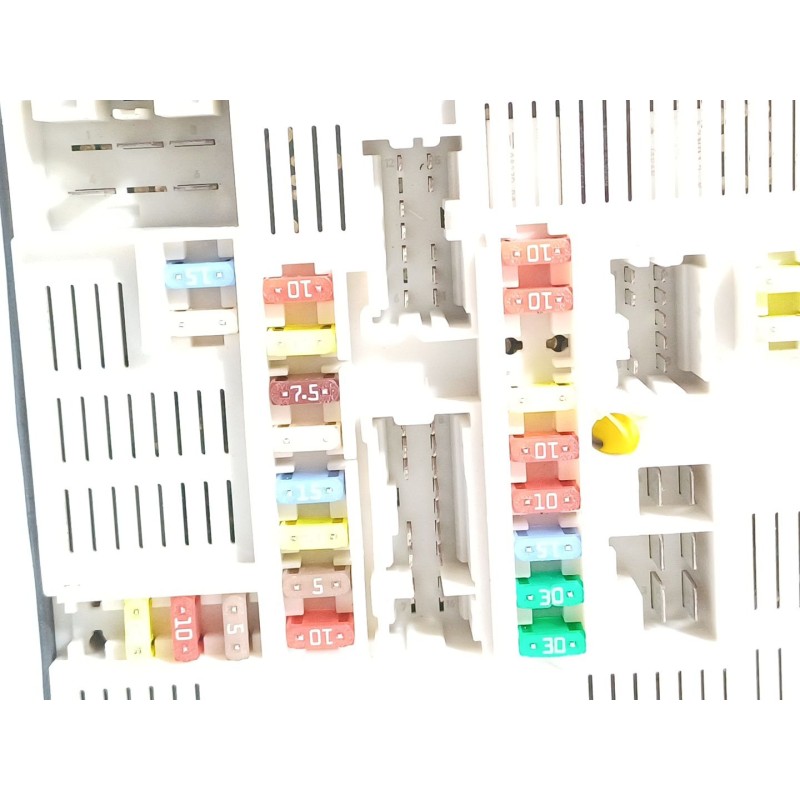 Recambio de caja reles / fusibles para renault megane iii sport tourer dynamique referencia OEM IAM 284B60008R 519339311 USMBD95