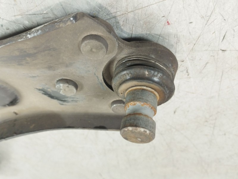 Recambio de brazo suspension inferior delantero derecho para peugeot 208 2020 referencia OEM IAM   