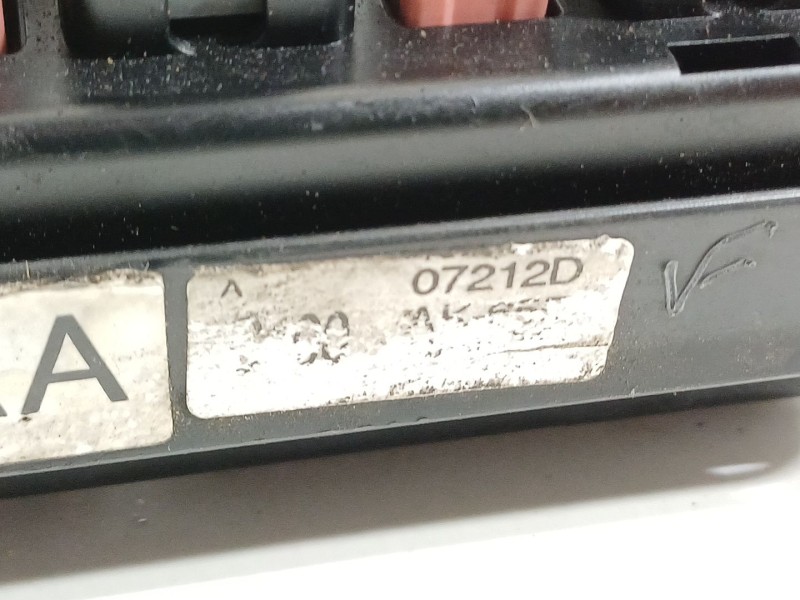 Recambio de caja reles / fusibles para chevrolet captiva van (c100) vcdi a las 4 ruedas referencia OEM IAM 07212D   Recambio de caja reles / fusibles para chevrolet captiva van (c100) vcdi a las 4 ruedas referencia OEM IAM 07212D