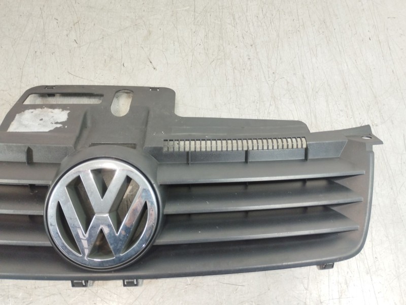 Recambio de rejilla delantera para volkswagen polo (9n1) match referencia OEM IAM 6q0853651c  1j5853601