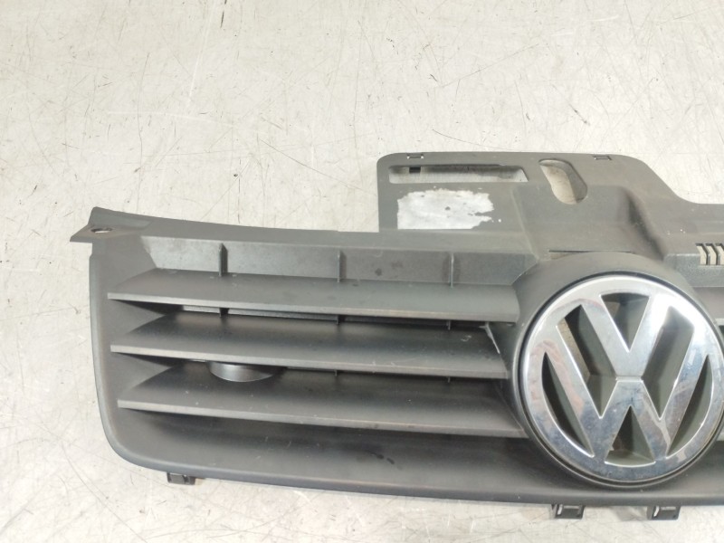 Recambio de rejilla delantera para volkswagen polo (9n1) match referencia OEM IAM 6q0853651c  1j5853601