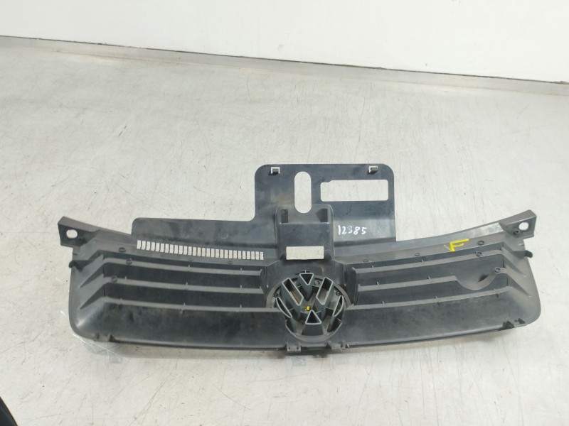 Recambio de rejilla delantera para volkswagen polo (9n1) match referencia OEM IAM 6q0853651c  1j5853601