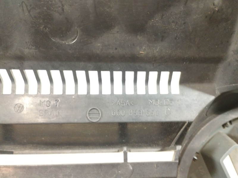 Recambio de rejilla delantera para volkswagen polo (9n1) match referencia OEM IAM 6q0853651c  1j5853601