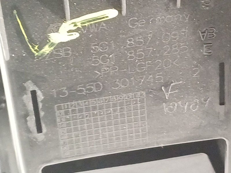 Recambio de guantera para volkswagen golf vii lim. advance bluemotion referencia OEM IAM 5G1857097  5G1857285