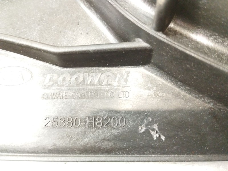 Recambio de electroventilador para kia stonic (ybcuv) platinum edition referencia OEM IAM 25380h8200  