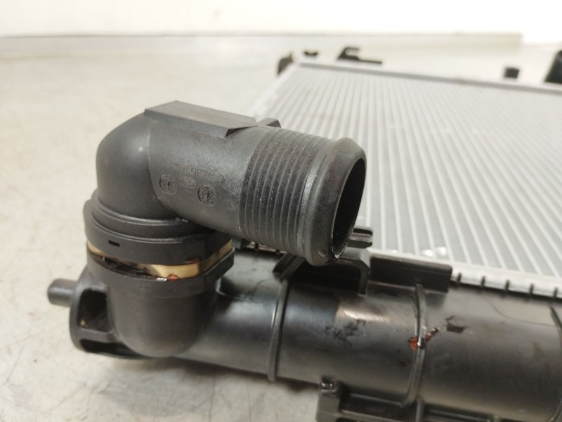 Recambio de radiador agua para kia stonic (ybcuv) platinum edition referencia OEM IAM 2543011xx  