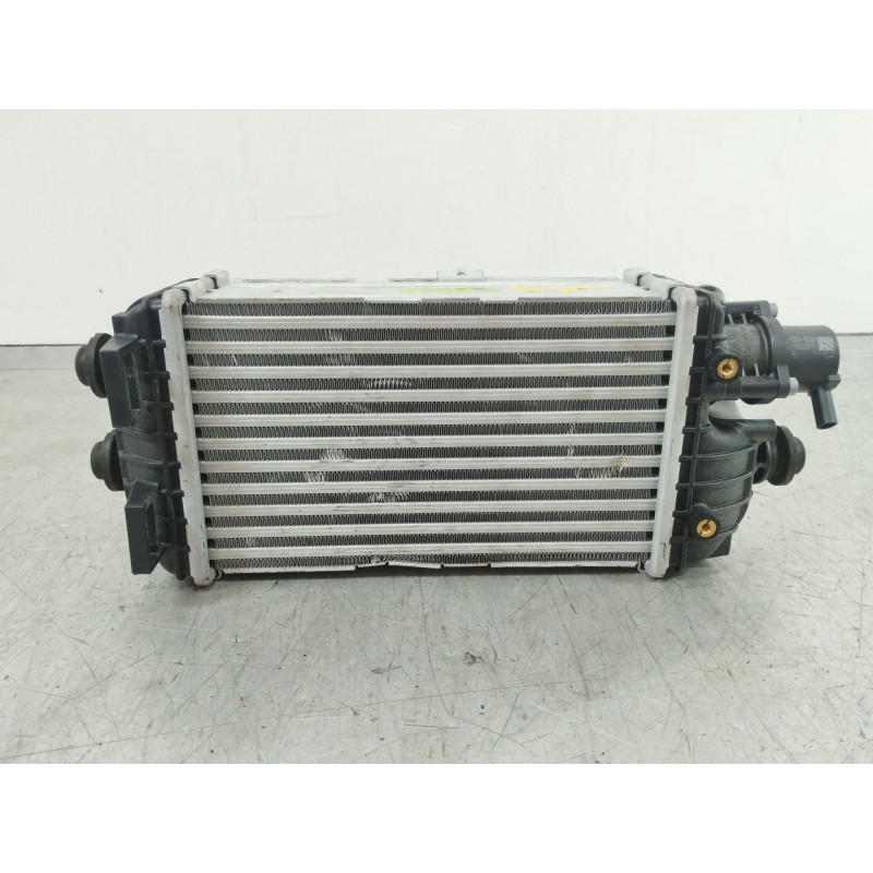 Recambio de intercooler para kia stonic (ybcuv) platinum edition referencia OEM IAM 2827007300  