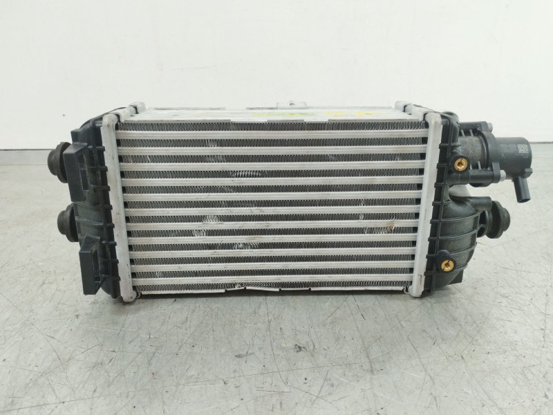 Recambio de intercooler para kia stonic (ybcuv) platinum edition referencia OEM IAM 2827007300  