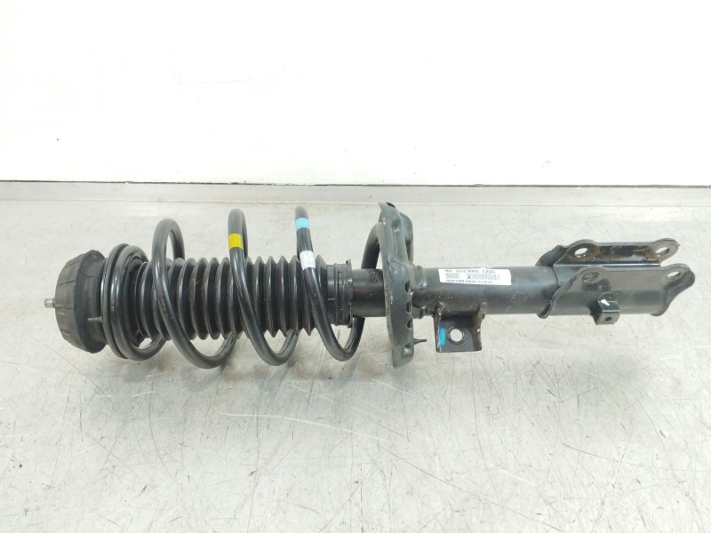 Recambio de amortiguador delantero derecho para kia stonic (ybcuv) platinum edition referencia OEM IAM 54660H8750  