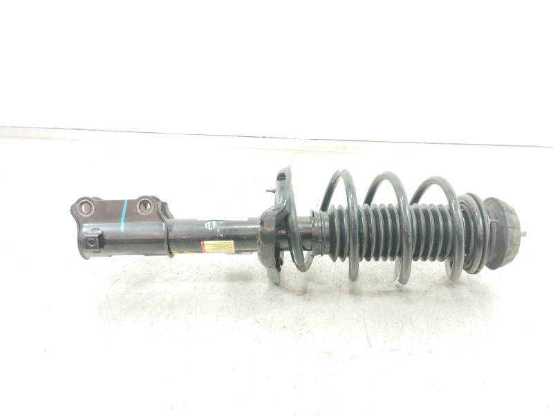 Recambio de amortiguador delantero derecho para kia stonic (ybcuv) platinum edition referencia OEM IAM 54660H8750  